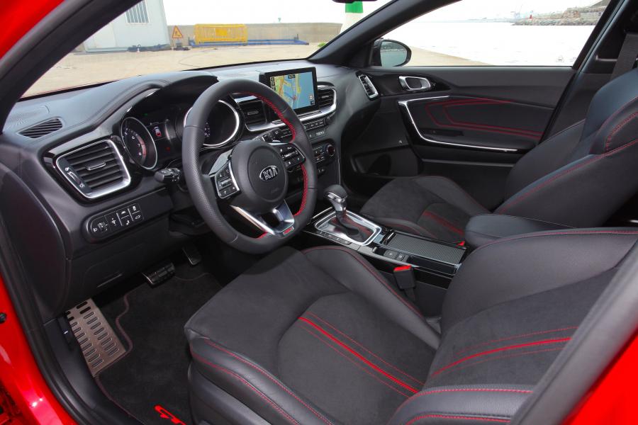 Интерьер Kia ProCeed GT 2019 года  (WW) (фото 14 из 46)